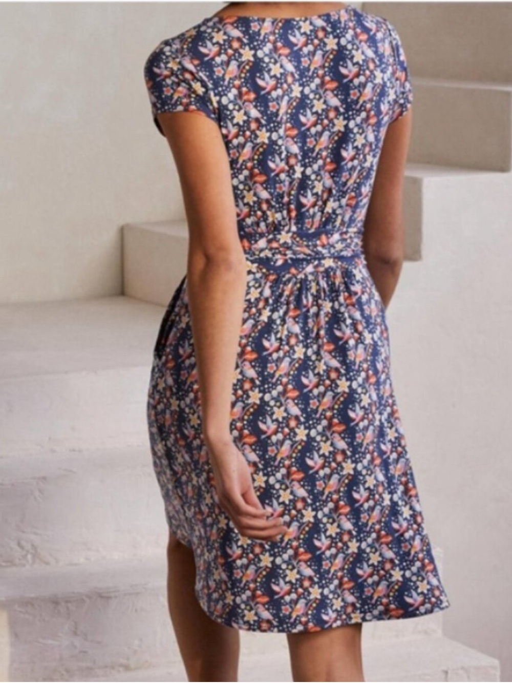 Boden Amelie Jersey Dress in a navy blue bird and floral print 16/18 - Picture 4 of 7
